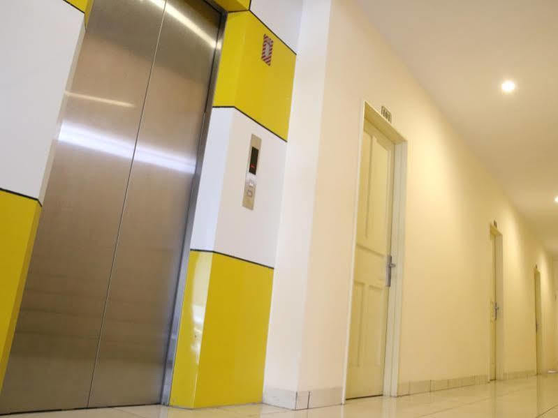 Daya Hotel Макасар Экстерьер фото
